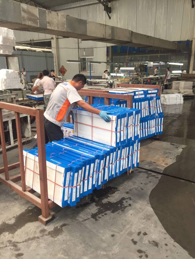 打包完成准备运输的瓷砖产品.
